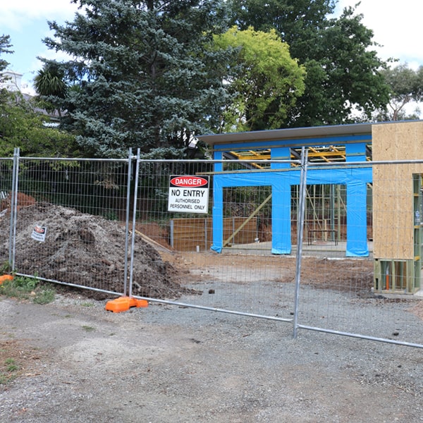 do you deliver and set up temporary fencing and what's the cost for these services in Dowling